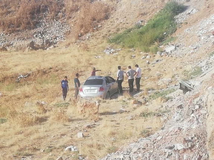 Adıyaman'da Otomobil şarampole yuvarlandı