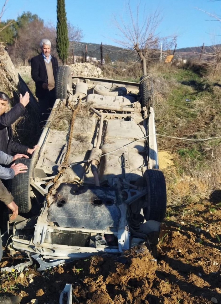 Adıyaman'da Otomobil şarampole yuvarlandı