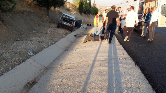 Adıyaman’da Otomobil şarampole devrildi 3 yaralı