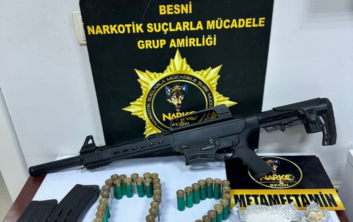 Adıyaman'da otomobile zulalanmış uyuşturucu bulundu