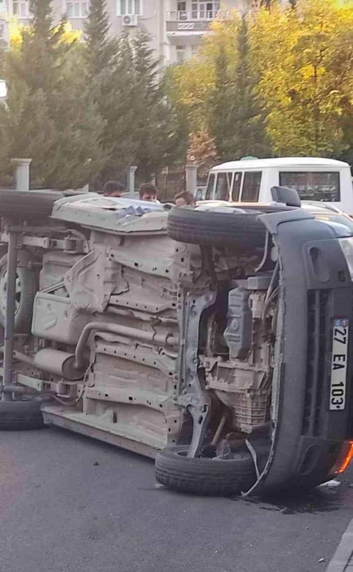 Adıyaman'da Otomobille çarpışan araç takla attı