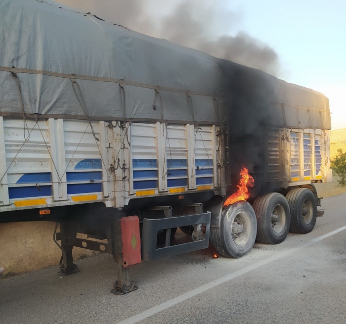 Adıyaman'da Patlayan teker yangına neden oldu