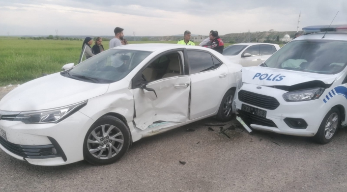 Adıyaman’da Polis aracıyla otomobil çarpıştı