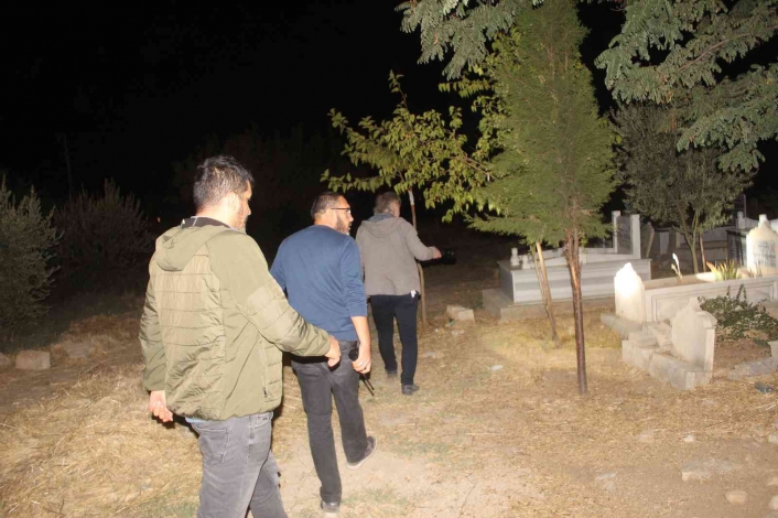 Adıyaman’da Polis ekipleri mezarlıkta ´bebek´ aradı