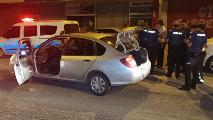Polis ekiplerinin önünü kestiği araçtan uyuşturucu çıktı