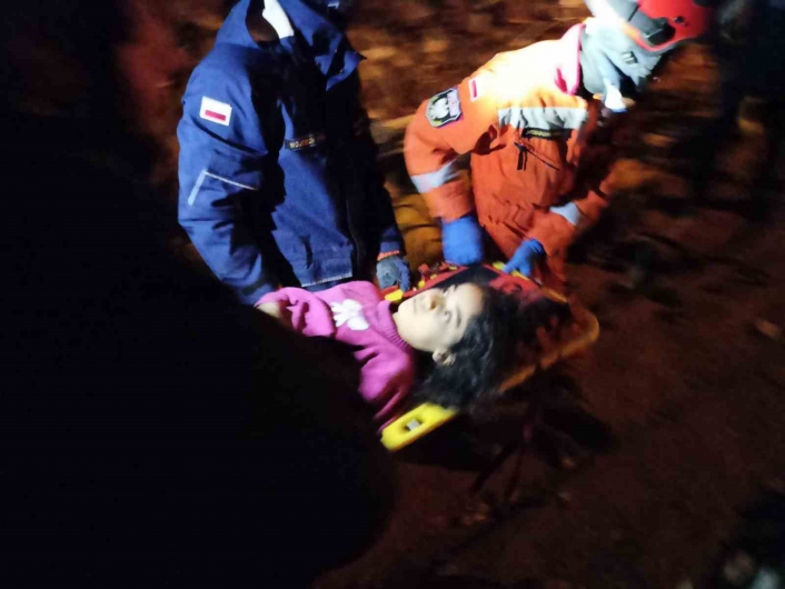 Polonyalı arama-kurtarma ekibi enkaz altından 14 kişiyi kurtardı
