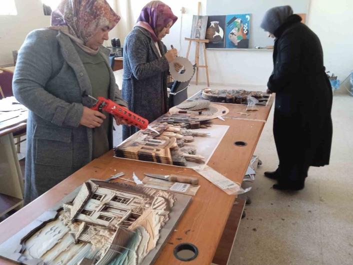Samsatta 13 kursla yaygın eğitim veriliyor
