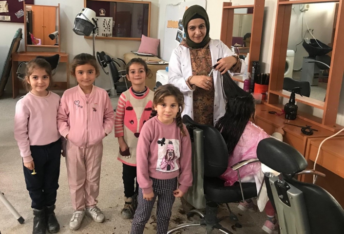 Samsatta kızların saç kesimleri ücretsiz yapılıyor
