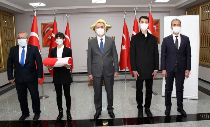Şanlı Türk Bayrağı Şanlıurfa´dan teslim alınarak Gaziantep´e uğurlandı
