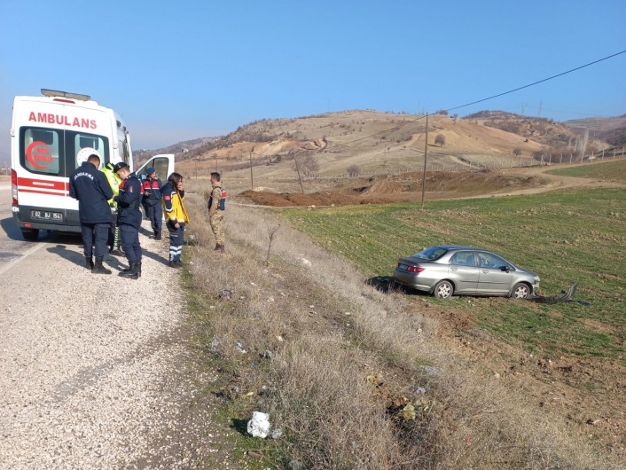 Adıyaman'da otomobil şarampole yuvarlandı 1 yaralı