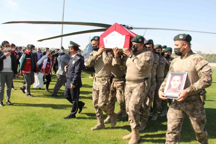 Şehidin cenazesi helikopterle Adıyaman´a getirildi
