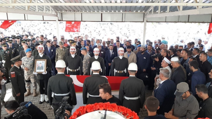 Adıyaman şehidini gözyaşlarıyla toprağa verdi