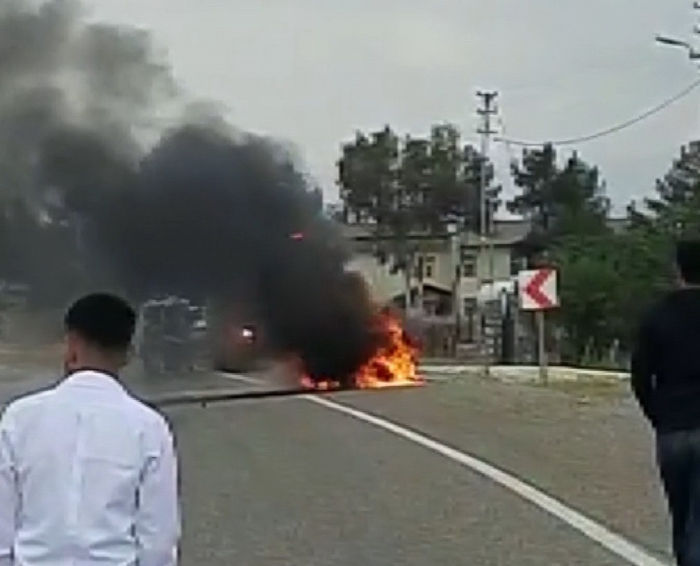 Adıyaman’da Seyir halindeki otomobil alev topuna döndü