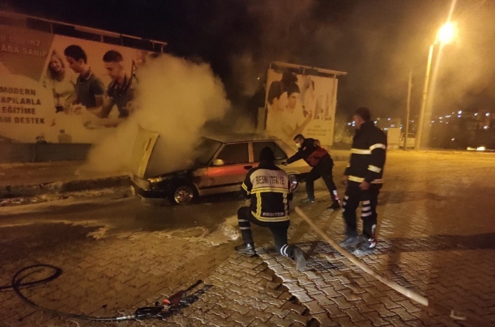 Adıyaman'da Seyir halindeki otomobil yandı