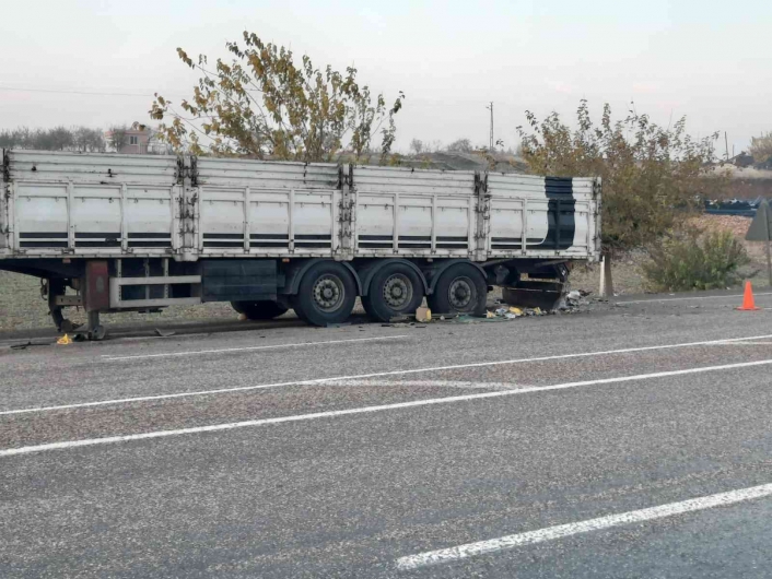 Adıyaman’da Seyir halindeki tır alev alıp yandı