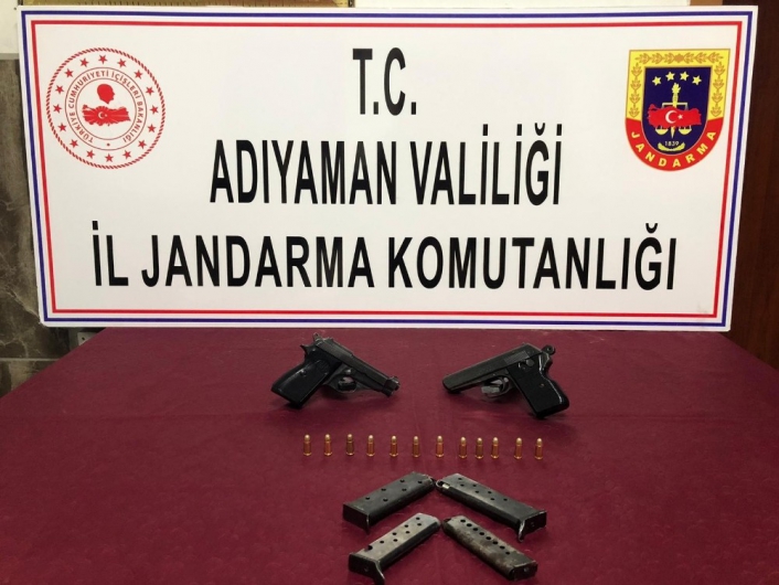 Adıyaman’da Şüpheli araçlarda tabancalar ele geçirildi