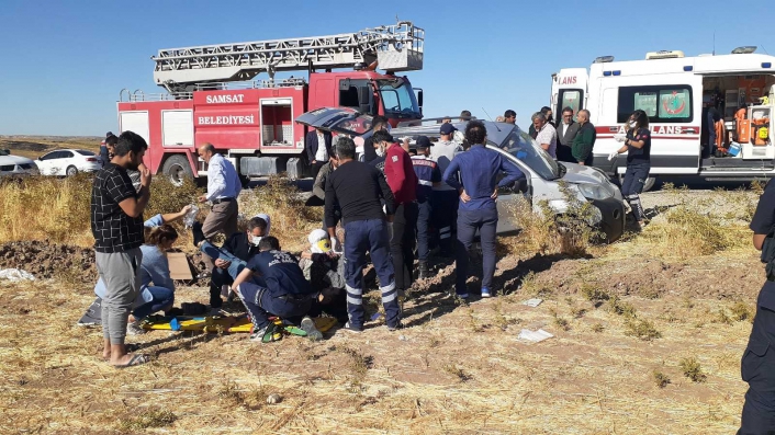 Adıyaman'da Taziyeye giden aile kaza yaptı: 1 ölü 4 yaralı