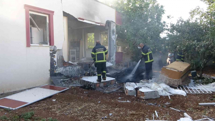 Adıyaman’da Tek katlı ev bomba gibi patladı: 1 yaralı