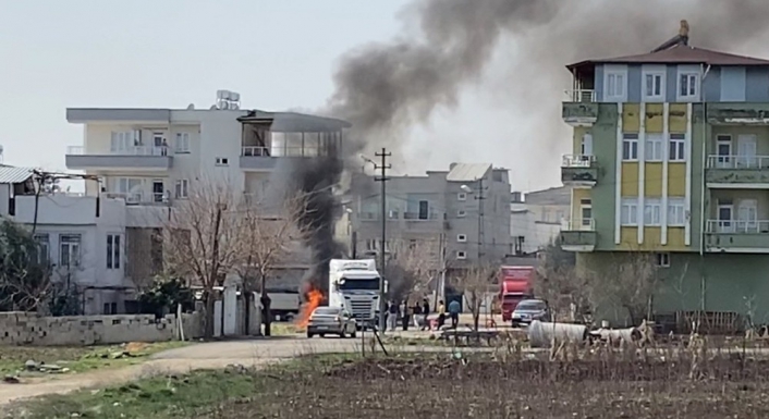 Tır yanmaktan son anda kurtarıldı
