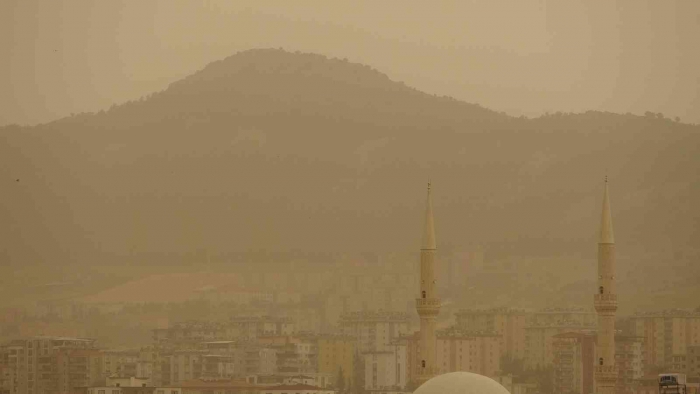 Toz bulutu Adıyaman´ı etkisi altına aldı
