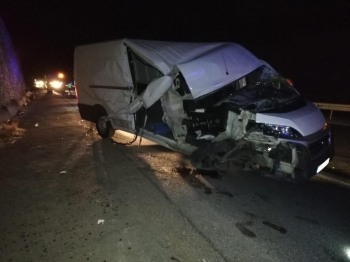 Traktör ile minibüs çarpıştı: 1 ölü, 1 yaralı