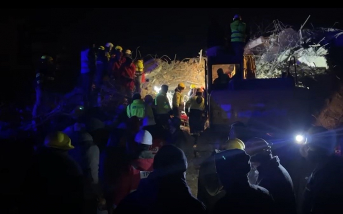 Tunceli AFAD ve Makedon ekip, 114 saat sonra depremzedeyi enkazdan canlı çıkardı
