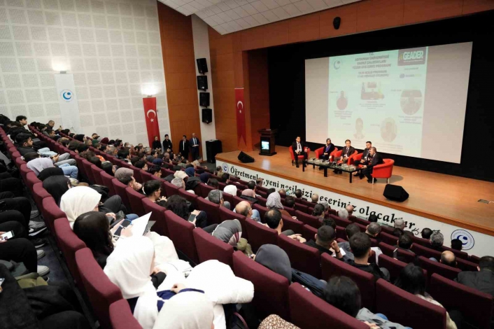 Türkiyenin ilk tematik Yüzer GES Zirvesi Adıyamanda düzenlendi
