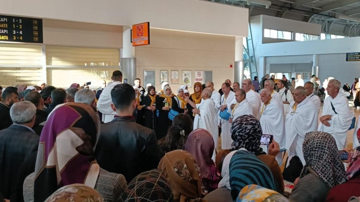 Umre ziyareti için Adıyaman´dan kutsal topraklara uçtular