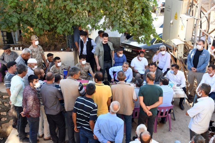 Vali Mahmut Çuhadar, depremden etkilenen Gerger Gölyurt´ta
