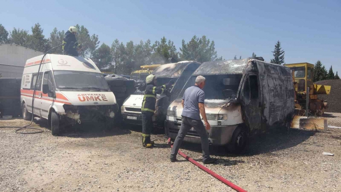 Adıyaman’da Yaşı küçük çocuklar iki ambulansı yaktı
