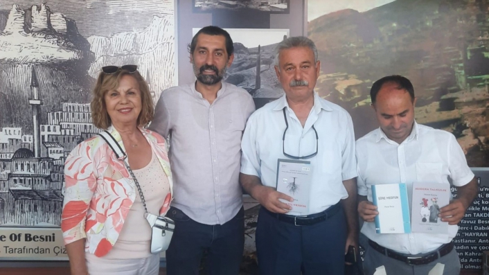 Yazar-Şair Murat Kayış, Besni Eğitim Bayramında okurlarıyla buluştu