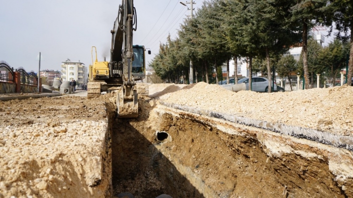 Yeni mahallede altyapı yenileme çalışmaları devam ediyor