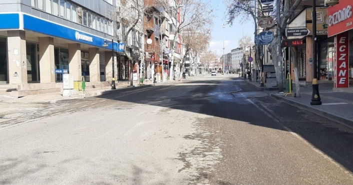Yüksek riskli iller arasındaki Adıyaman´da cadde ve sokaklar boş kaldı
